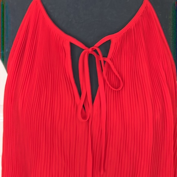 Cremieux chiffon pleated sleeveless flowing top - Picture 2 of 4